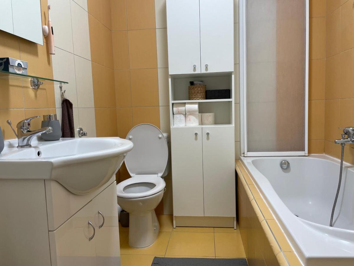 Cozy Apartment Near The City Center Hradec Králové Exterior foto